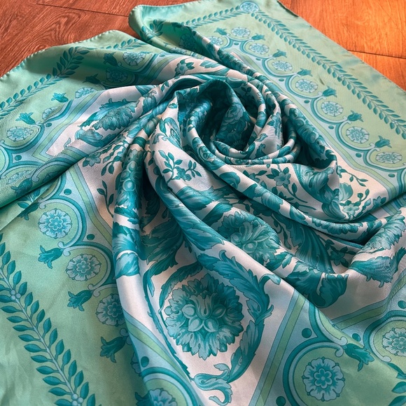Versace 100% Silk Scarf 34” x 34” - Picture 3 of 5